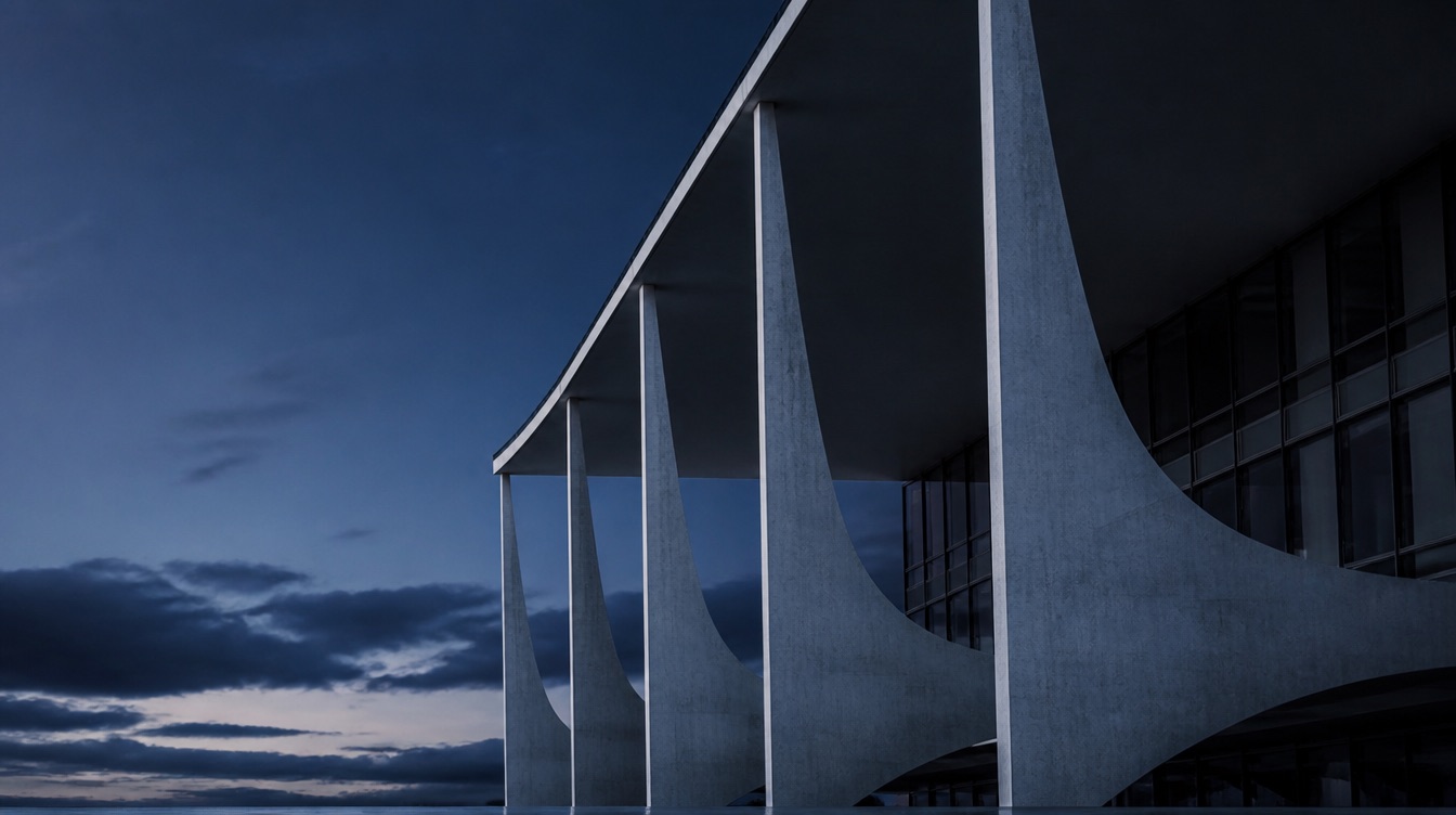 Arquitetura modernista brasileira ao entardecer